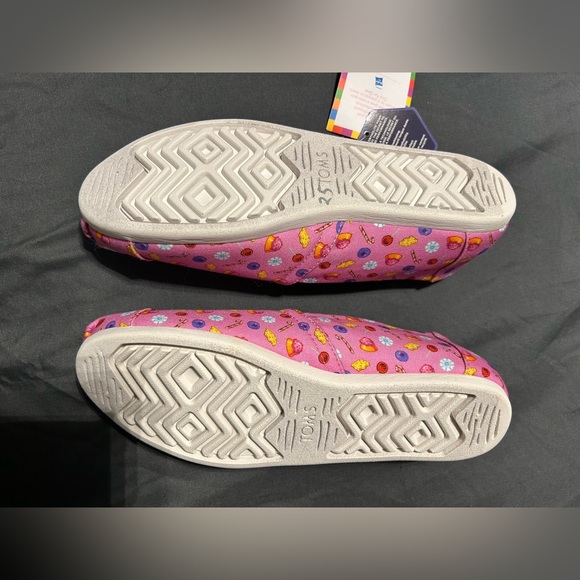 Toms limited edition Candyland pink flat shoes. NWT Ortholite Whimsical - Picture 3 of 4
